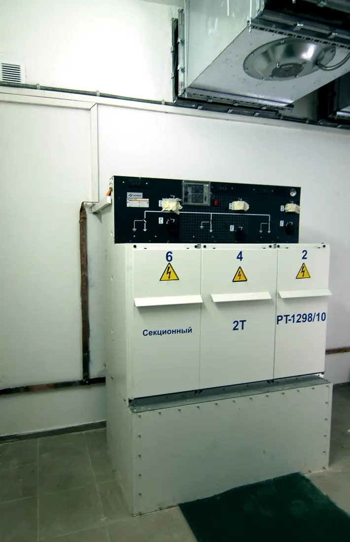 Substația și panourile electrice